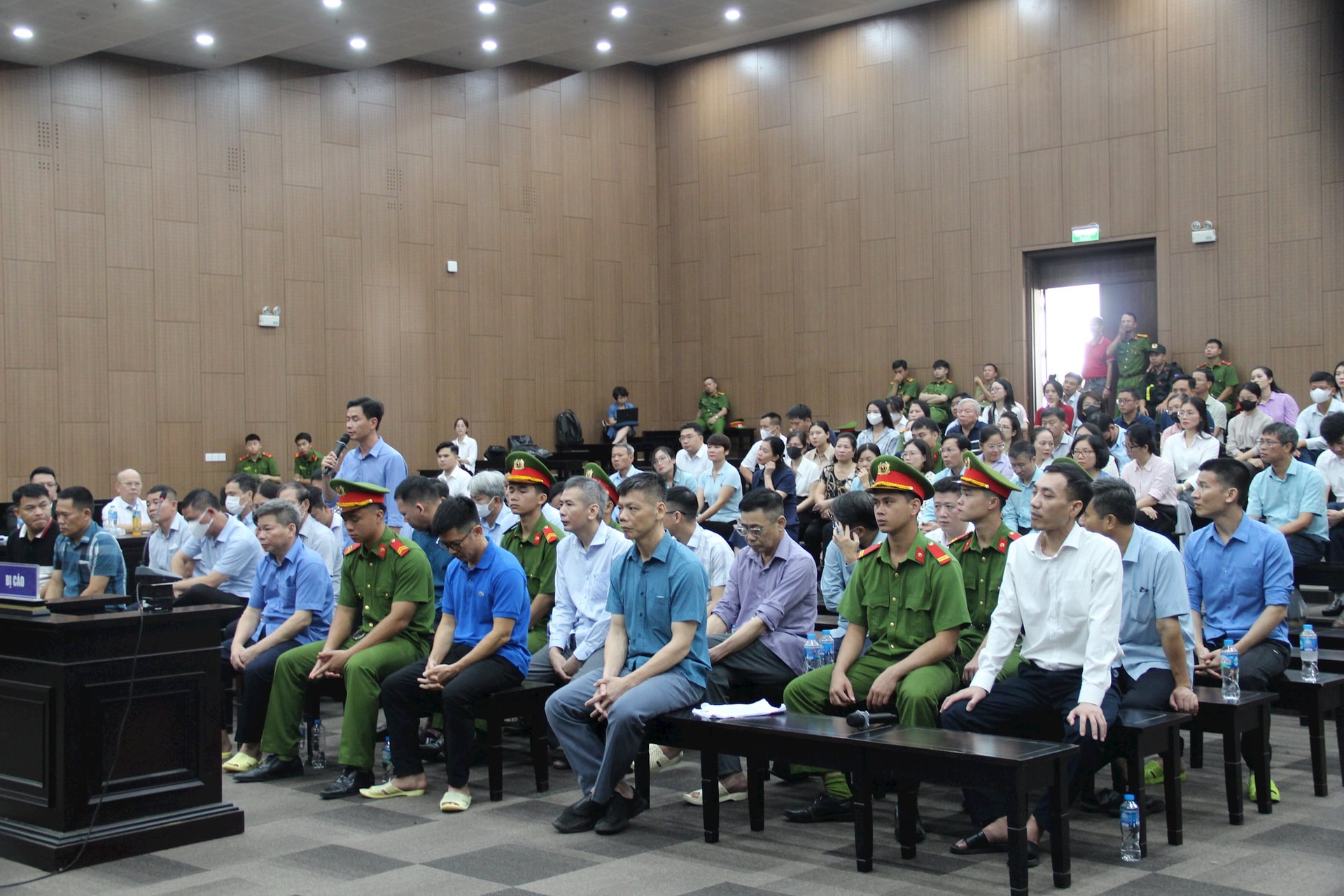 TÒA XÉT XỬ