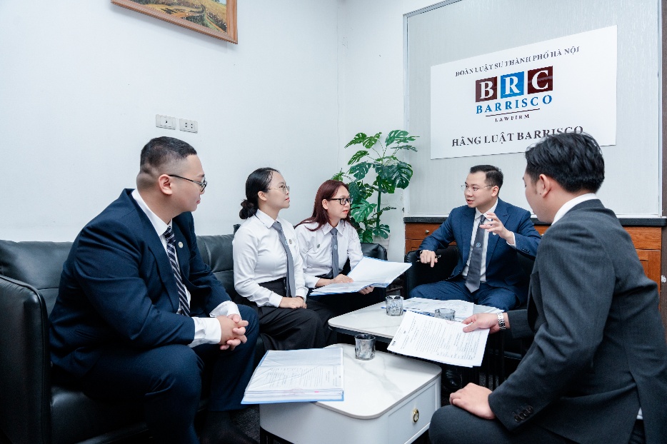 A group of people in a meeting  Description automatically generated